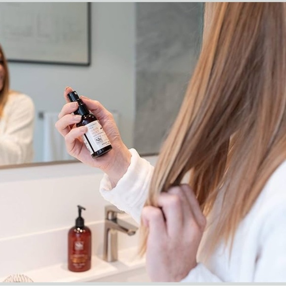 Soapbox Coconut Milk Hair Mist With Vitamin E - Picture 5 of 10